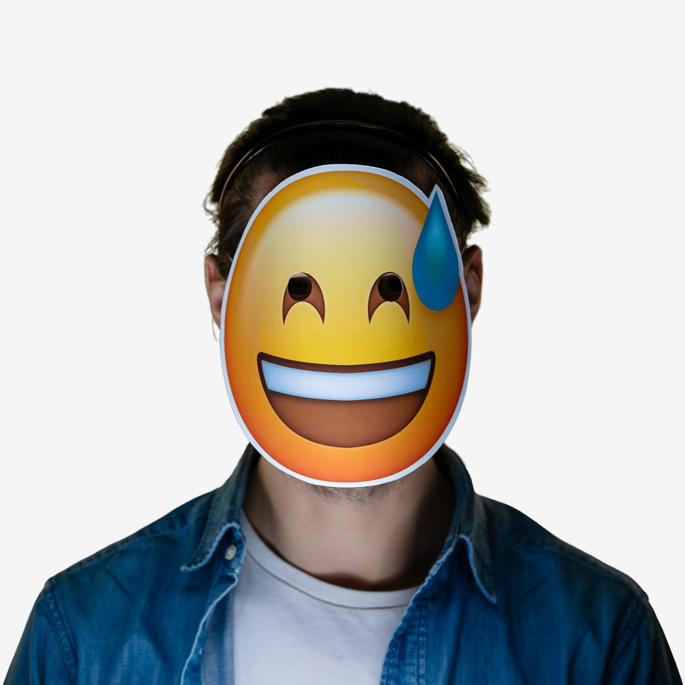 Masque déguisement emoji gêne