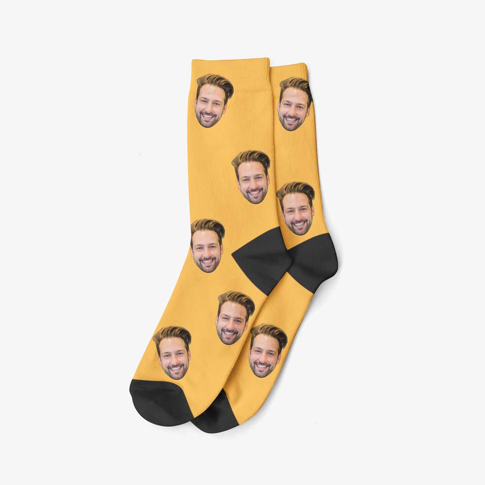 Chaussettes photo personnalisées jaunes - Mettez votre photo préférée sur  les chaussettes – MadeMineFr
